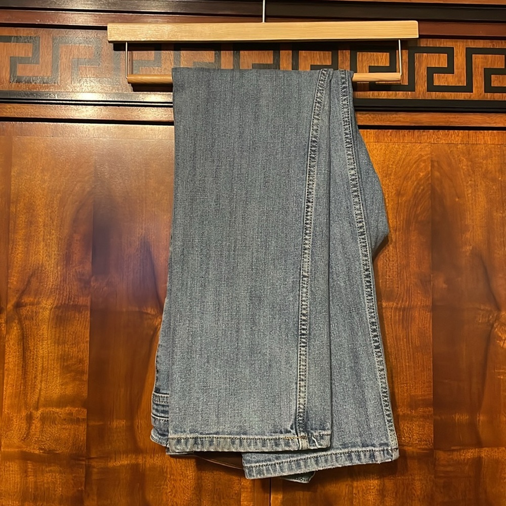 Men’s Wrangler blue jeans Regular fit Size 33x32 good condition with some wear - Picture 2 of 10